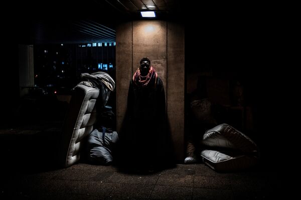 Минорная постановка в импровизированном лагере, где спит этот человек. Лион. Франция - Sputnik Абхазия