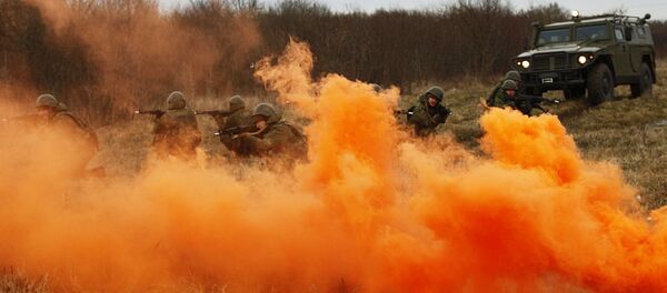 Российские военнослужащие ЮВО в Абхазии в ходе тренировки преодолели свыше 20 км зараженных участков местности Российские военнослужащие ЮВО в Абхазии в ходе тренировки преодолели свыше 20 км зараженных участков местности - Sputnik Аҧсны