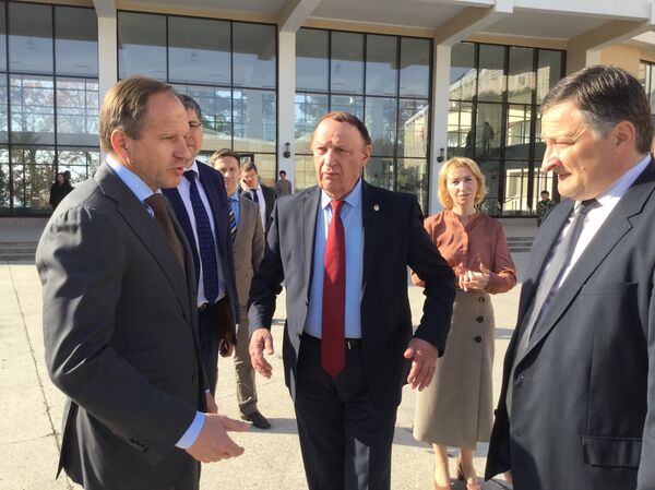 Визит Льва Кузнецова в АГУ Визит Льва Кузнецова в АГУ - Sputnik Абхазия