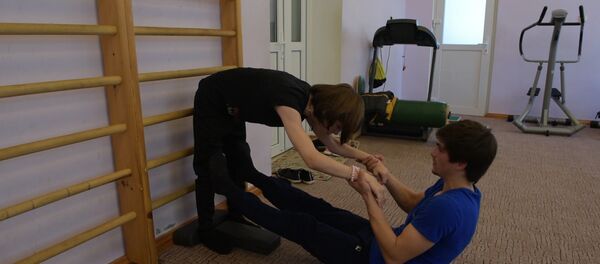 Через боль и слезы: пациенты Республиканского реабилитационного центра встают на ноги Через боль и слезы: пациенты Республиканского реабилитационного центра встают на ноги - Sputnik Абхазия