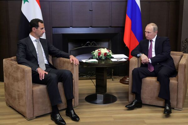 Президент Сирии Башар Асад и президент России Владимир Путин и президент во время встречи - Sputnik Абхазия