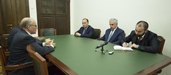 Президент Республики Абхазия Рауль Хаджимба принял Сопредседателя Женевских дискуссий по безопасности и стабильности в Закавказье от ООН Анти Турунена Президент Республики Абхазия Рауль Хаджимба принял Сопредседателя Женевских дискуссий по безопасности и стабильности в Закавказье от ООН Анти Турунена - Sputnik Аҧсны