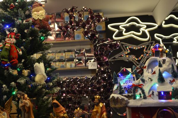 Рождественский базар на Plaza Mayor в Мадриде - Sputnik Абхазия