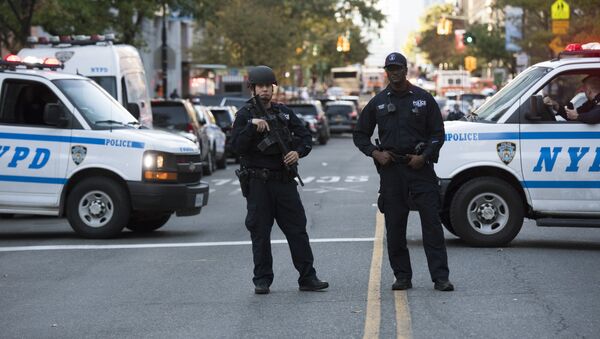 Полицейские на месте наезда грузовика на людей в Нью-Йорке. 31 октября 2017 - Sputnik Аҧсны