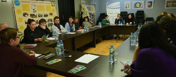 Круглый стол на тему домашнего насилия Круглый стол на тему домашнего насилия - Sputnik Абхазия