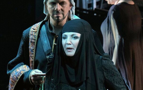 Алиса Гицба исполняет роль Леоноры в серии спектаклей Трубадур - Sputnik Абхазия