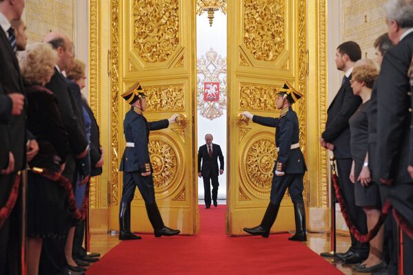 Избранный президент РФ Владимир Путин в Андреевском зале Большого Кремлевского дворца во время церемонии инаугурации. 2012 год - Sputnik Абхазия