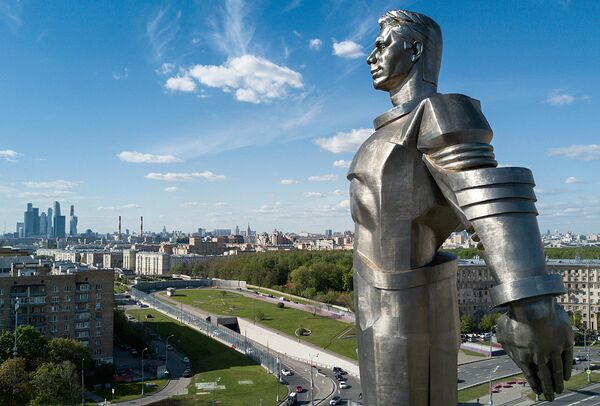 Памятник Ю.А. Гагарину на Ленинском проспекте - Sputnik Абхазия