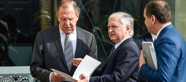 Открытие выставки 25 лет. Дружба проверенная веками. МИД РА Эдвард Налбандян, МИД РФ Сергей Лавров Открытие выставки 25 лет. Дружба проверенная веками. МИД РА Эдвард Налбандян, МИД РФ Сергей Лавров - Sputnik Абхазия