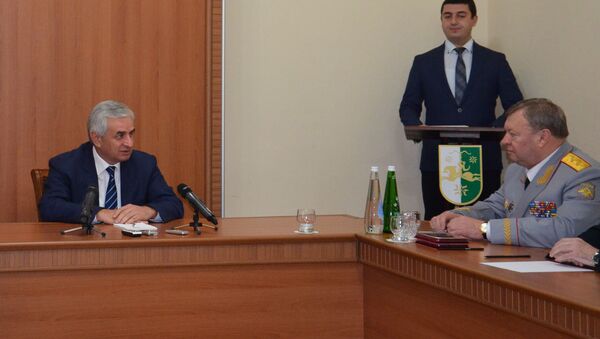 Встреча президента с миротворцами - Sputnik Абхазия