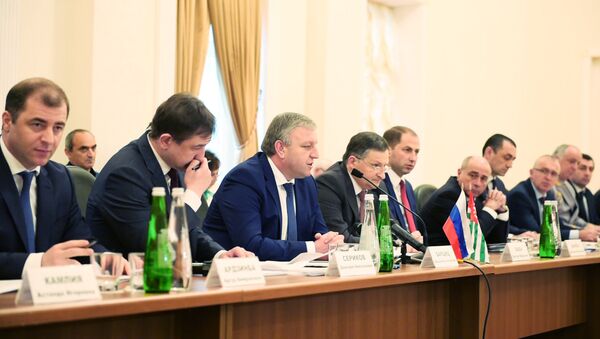 Эффективно и результативно : итоги расширенного заседания МПК - Sputnik Абхазия