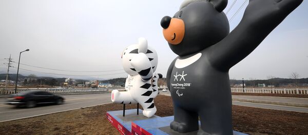 Фигуры в виде талисманов зимних Олимпийских игр 2018 года Фигуры в виде талисманов зимних Олимпийских игр 2018 года - Sputnik Абхазия