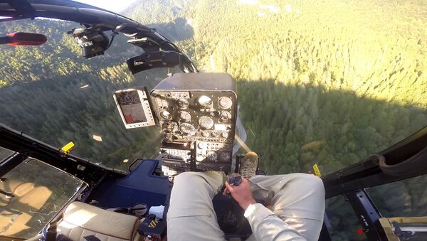 Работа без выключения: пилот-спасатель показал как снимают людей с гор - Sputnik Абхазия