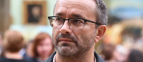 Передача работы художника Эрика Булатова Картина и зрители Третьяковской галерее - Sputnik Абхазия