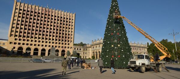 Украшение главной елки страны  - Sputnik Абхазия