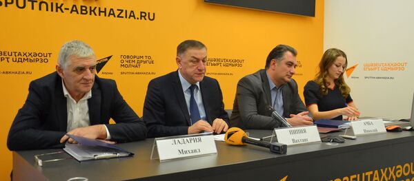 Пресс-конференция Госкомитета по управлению госимуществом Пресс-конференция Госкомитета по управлению госимуществом - Sputnik Абхазия