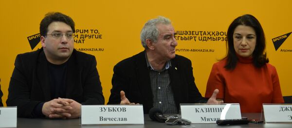 Пресс-конференция Михаила Казиника Пресс-конференция Михаила Казиника - Sputnik Абхазия