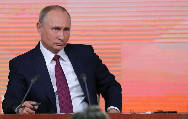 Президент РФ Владимир Путин во время большой ежегодной пресс-конференции - Sputnik Абхазия