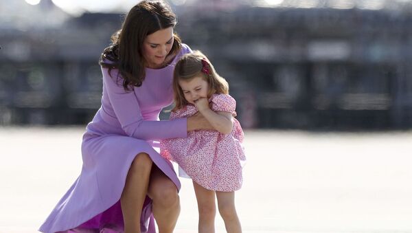 Кэтрин, герцогиня Кембриджская со своей дочерью принцессой Шарлоттой в Гамбурге, Германия - Sputnik Абхазия
