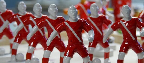 Фарфоровые фигурки футболистов сборных ЧМ-2018 по футболу выпускают в России Фарфоровые фигурки футболистов сборных ЧМ-2018 по футболу выпускают в России - Sputnik Абхазия
