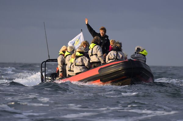 Французский шкипер Франсуа Габарт после окончания своего одиночного кругосветного путешествия, 17 декабря 2017 года в Бресте, западная Франция - Sputnik Абхазия