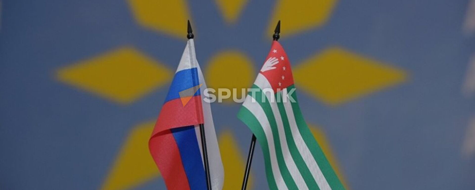 Флаги Абхазии и России - Sputnik Аҧсны, 1920, 18.06.2023