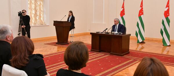 Итоговая пресс-конференция президента Абхазии Итоговая пресс-конференция президента Абхазии - Sputnik Аҧсны