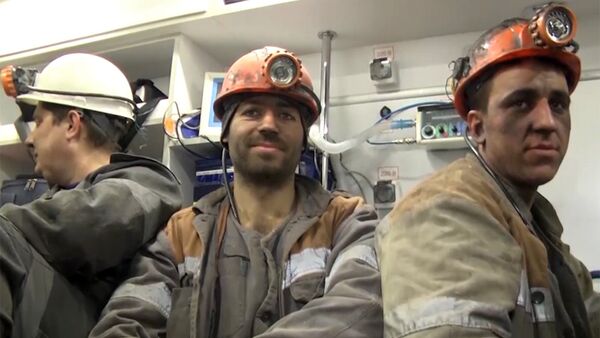 Спасательная операция троих горняков, заблокированных обвалом в шахте - Sputnik Абхазия
