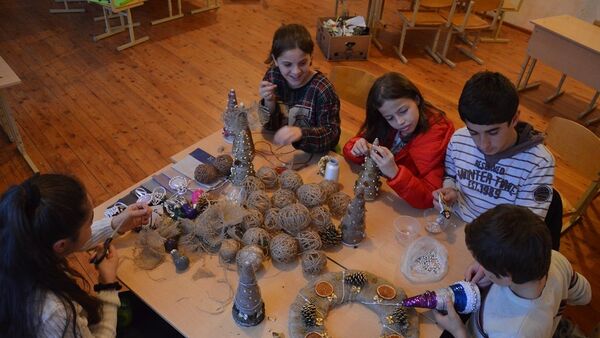 Дети Киараз готовятся к Арт-маркету - Sputnik Абхазия