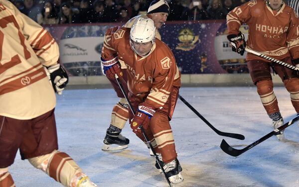 Президент РФ В. Путин принял участие в хоккейном матче НХЛ на Красной площади - Sputnik Абхазия