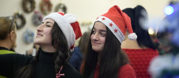 Ярмарка хендмейда или фабрика талантов: открылся Арт-маркет-2017 - Sputnik Абхазия