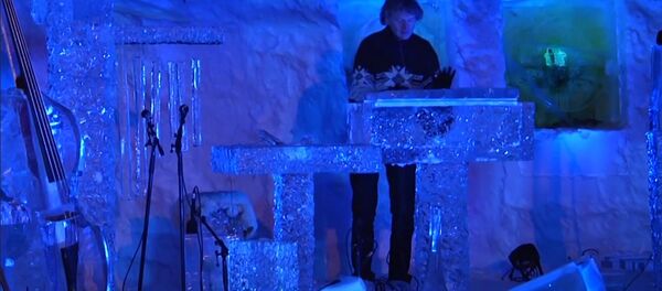 Норвежский музыкант играет на инструментах их речного и озерного льда Норвежский музыкант играет на инструментах их речного и озерного льда - Sputnik Абхазия
