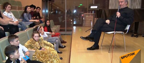 Как наказывают музыкантов: участники Ты супер! Танцы беседовали с Гергиевым - Sputnik Абхазия