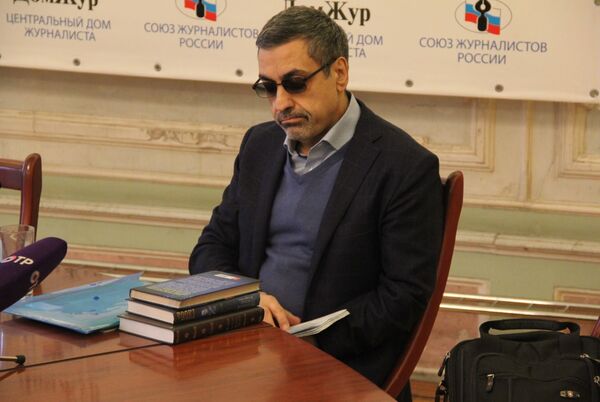 Астролог Павел Глоба на сеансе предсказания будущего Астролог Павел Глоба на сеансе предсказания будущего - Sputnik Абхазия