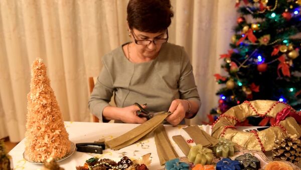 Бумажная елка: как конус превратить в рождественское дерево - Sputnik Абхазия