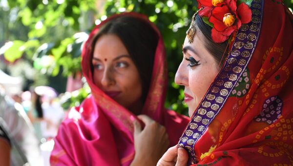 Девушки в индийской национальной одежде, архивное фото - Sputnik Абхазия