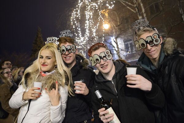 Люди во время празднования Нового года в Словении - Sputnik Абхазия