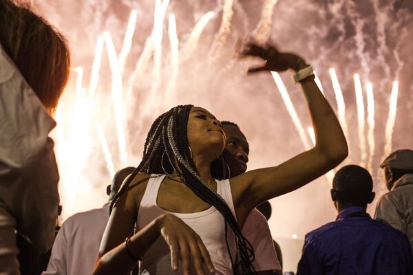 Жители во время празднования Нового года в ЮАР - Sputnik Абхазия