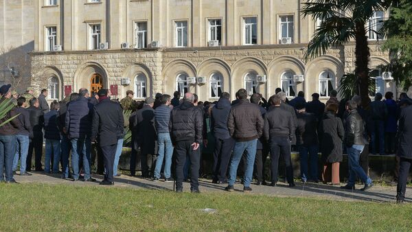 Митинг общественности по вопросу помилования Георгия Лукава у администрации президента - Sputnik Абхазия