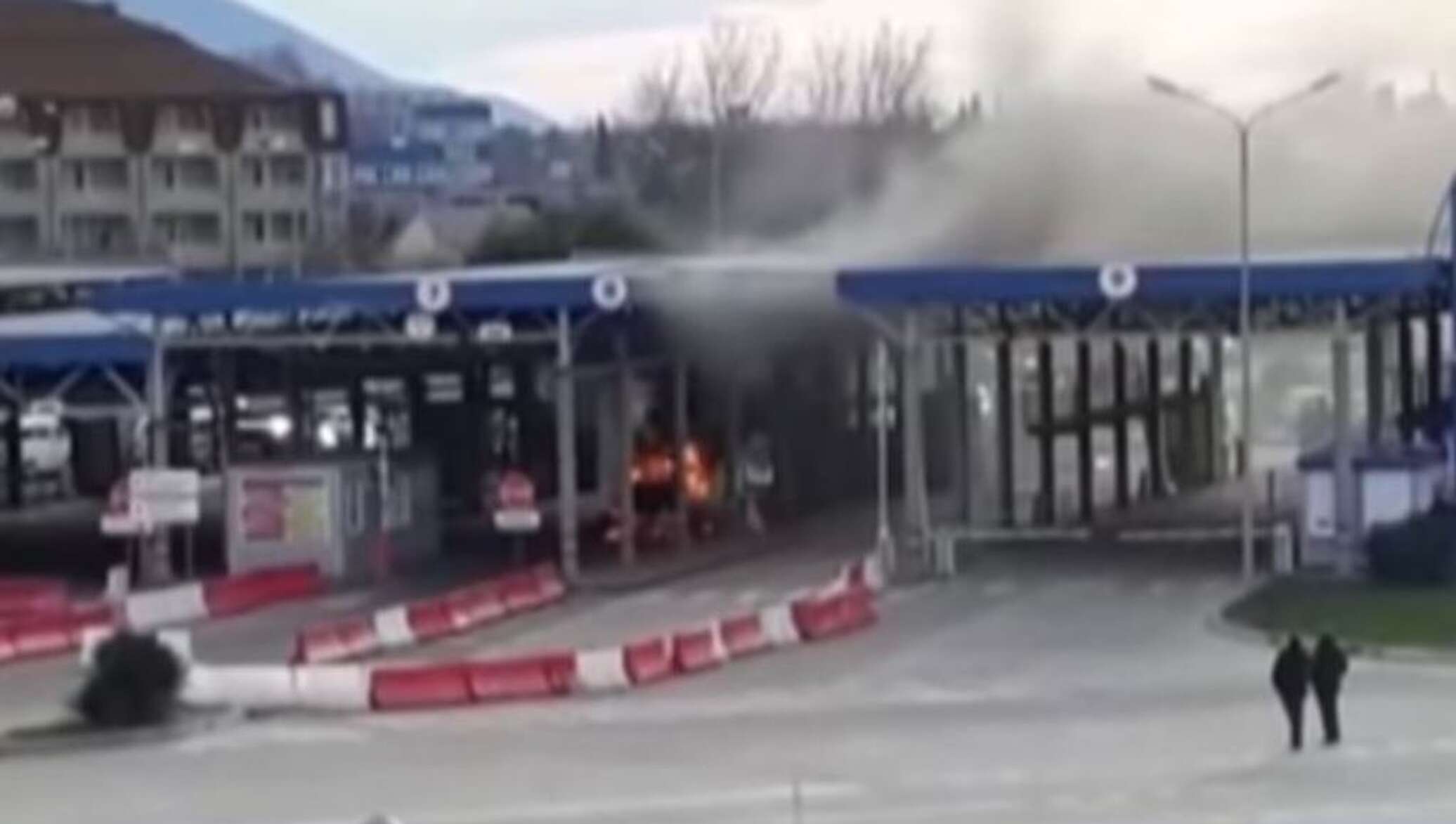 Обстрел на границе абхазии. МАПП Адлер сочинской таможни. Автомобильный пункт пропуска Адлер. Абхазская граница. МАПП Адлер фото.