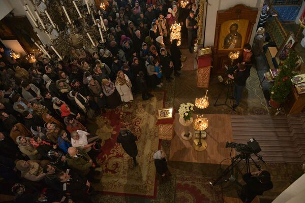 Празднование Рождества в Сухумском Кафедральном соборе - Sputnik Абхазия