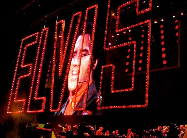 На концерте в честь 25-летия со дня смерти Элвиса Пресли в Мемфисе - Sputnik Абхазия