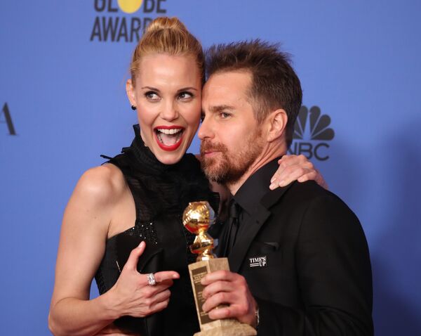 Сэм Рокуэлл с женой на вручении Золотого глобуса Сэм Рокуэлл с женой на вручении Золотого глобуса - Sputnik Абхазия