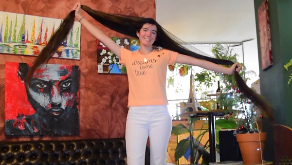 Рапунцель из Аргентины: девушка отрастила волосы длиной 1.53 м - Sputnik Абхазия