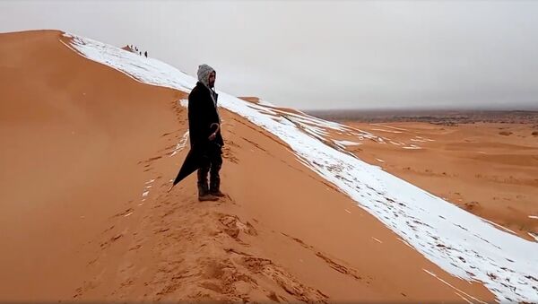 Снег в пустыне Сахара 7 января 2018 - Sputnik Абхазия