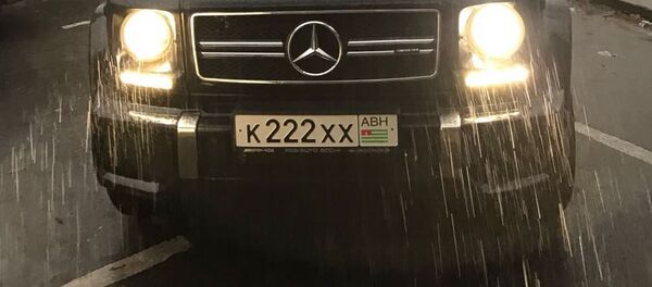 Автомобиль Алхаса Кукава в Париже Автомобиль Алхаса Кукава в Париже - Sputnik Абхазия