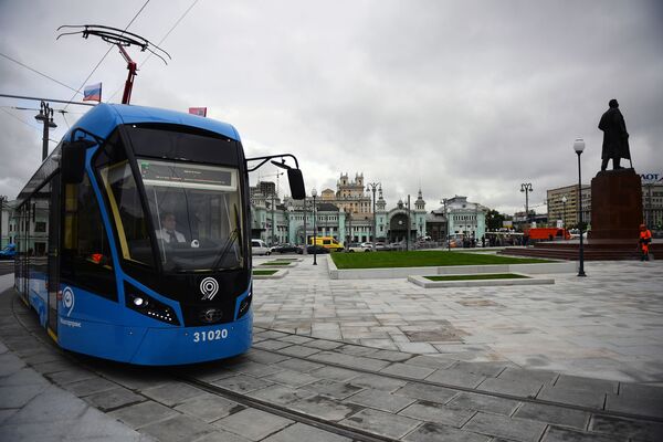 Трамвай на площади Тверская Застава в Москве. 2017 год - Sputnik Абхазия