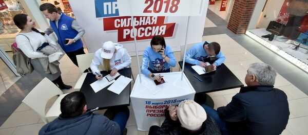 Сбор подписей в Симферополе в поддержку выдвижения В. Путина на президентских выборах - Sputnik Аҧсны