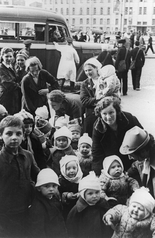 Эвакуация детей из города Ленинграда во время Великой Отечественной войны - Sputnik Абхазия