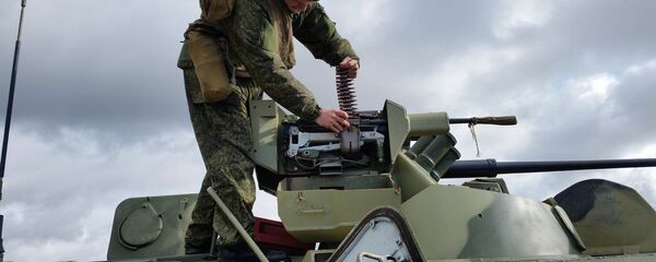 Российские военнослужащие ЮВО в Абхазии с боевой стрельбой отработали тактику обороны в горах Российские военнослужащие ЮВО в Абхазии с боевой стрельбой отработали тактику обороны в горах - Sputnik Абхазия